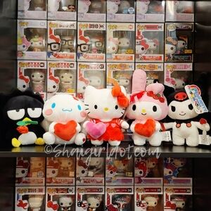 Hello Kitty and Friends by Sanrio Valentine's Plush Bundle NWT!